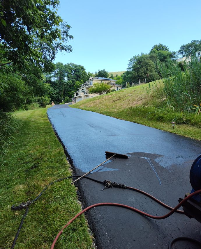 blacktop sealer